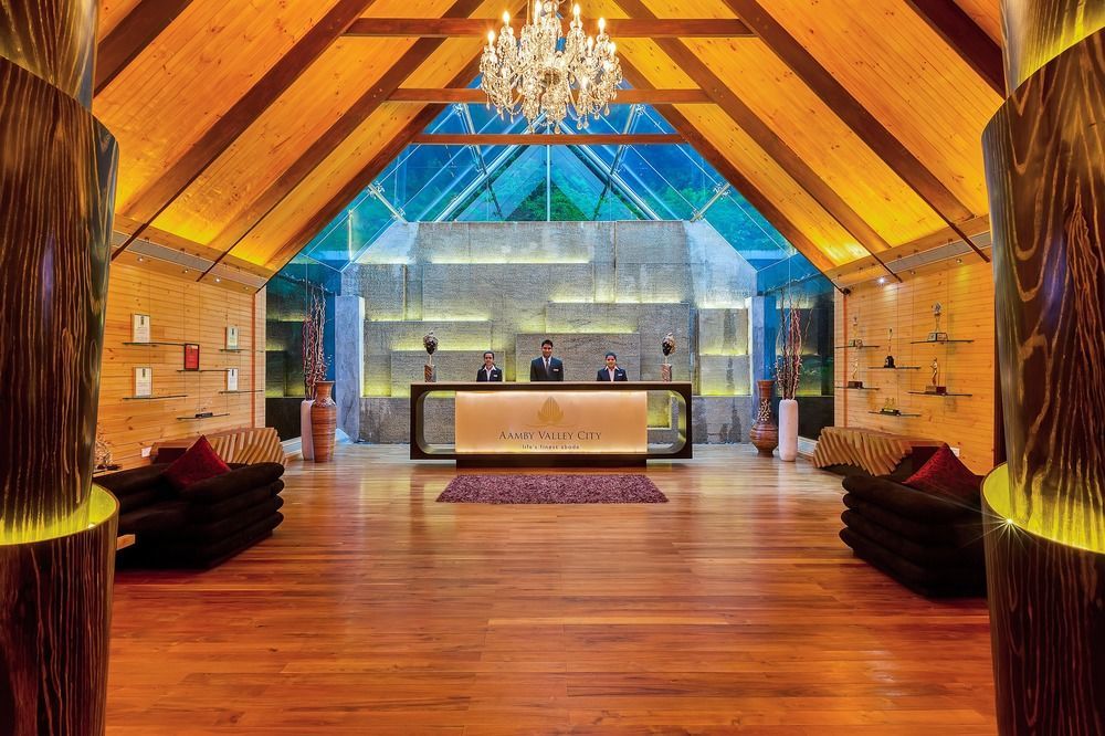 แอมบี แวลเลย์ ซิตี้ Hotel โลนาวาลา ภายนอก รูปภาพ The lobby of the hotel