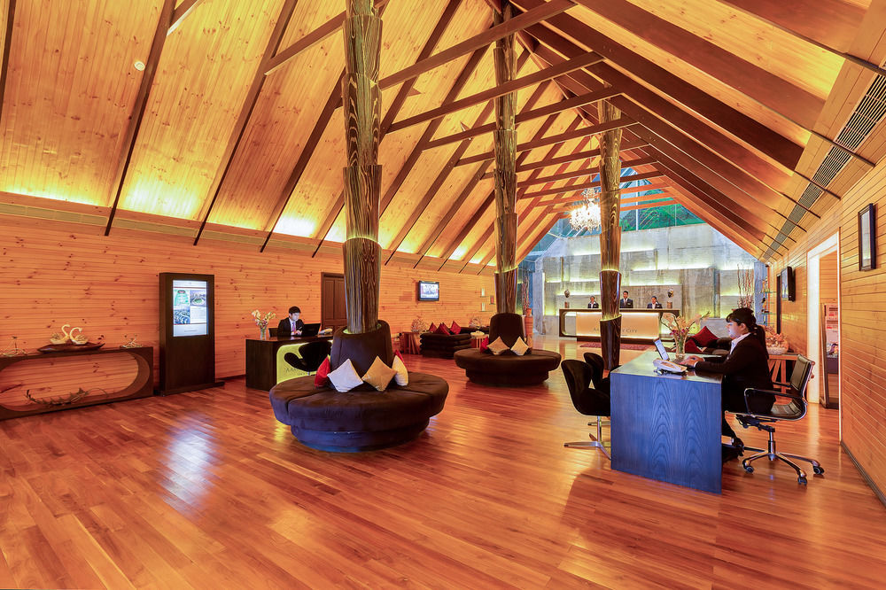 แอมบี แวลเลย์ ซิตี้ Hotel โลนาวาลา ภายนอก รูปภาพ The interior of the lounge