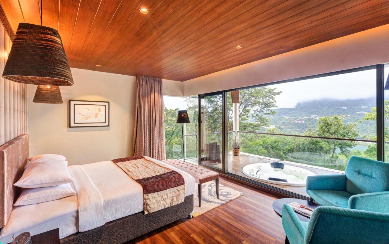 แอมบี แวลเลย์ ซิตี้ Hotel โลนาวาลา ภายนอก รูปภาพ A room at the hotel