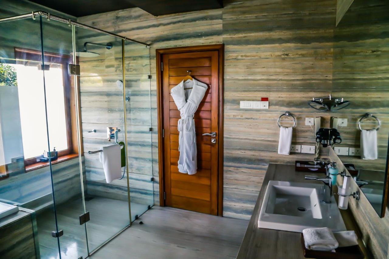 แอมบี แวลเลย์ ซิตี้ Hotel โลนาวาลา ภายนอก รูปภาพ A bathroom in a hotel