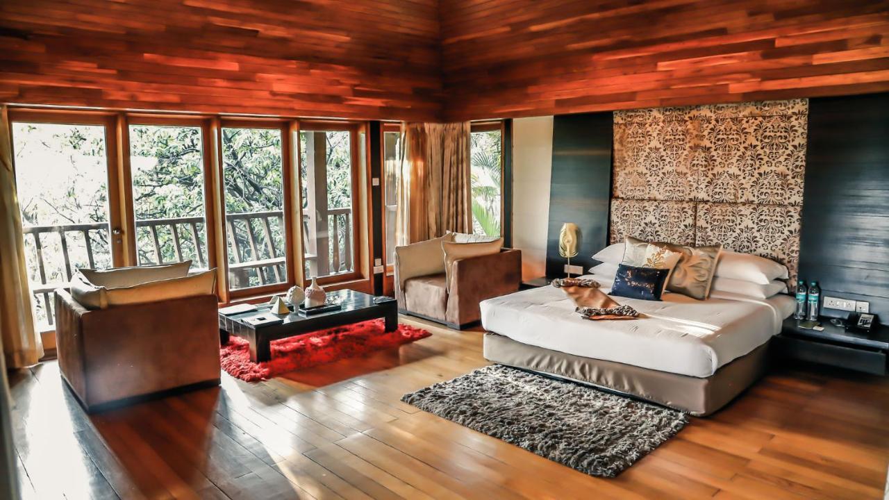 แอมบี แวลเลย์ ซิตี้ Hotel โลนาวาลา ภายนอก รูปภาพ A bedroom at the Taj Bengal